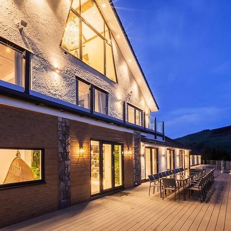 Clwyd Gate Manor Pool Sauna Hottub Cave Wales รูธิน ภายนอก รูปภาพ
