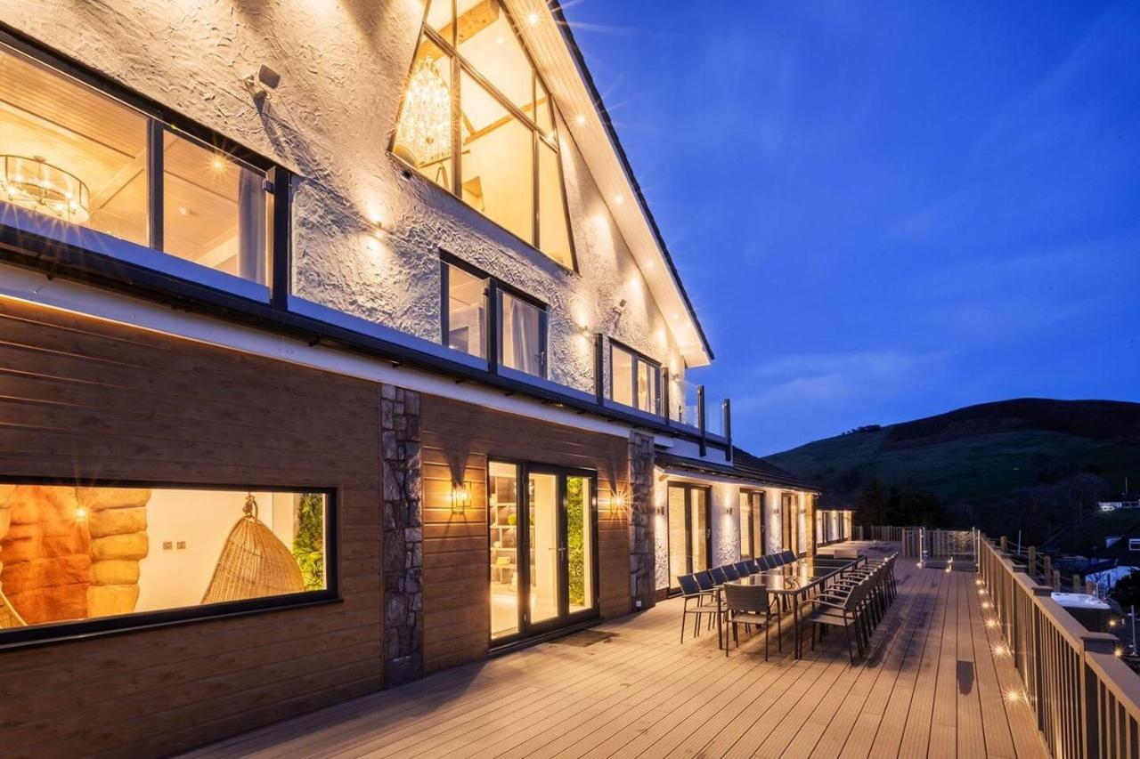 Clwyd Gate Manor Pool Sauna Hottub Cave Wales รูธิน ภายนอก รูปภาพ