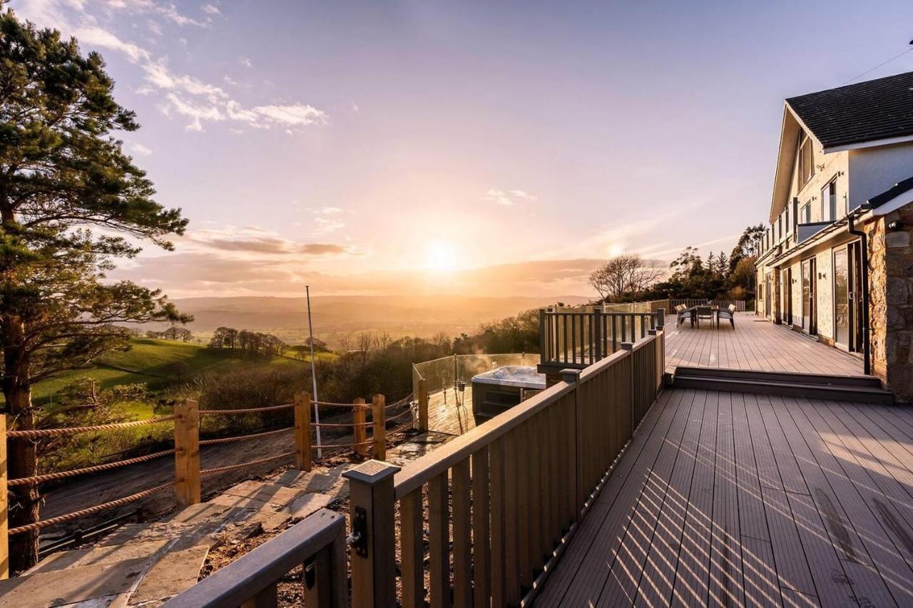 Clwyd Gate Manor Pool Sauna Hottub Cave Wales รูธิน ภายนอก รูปภาพ