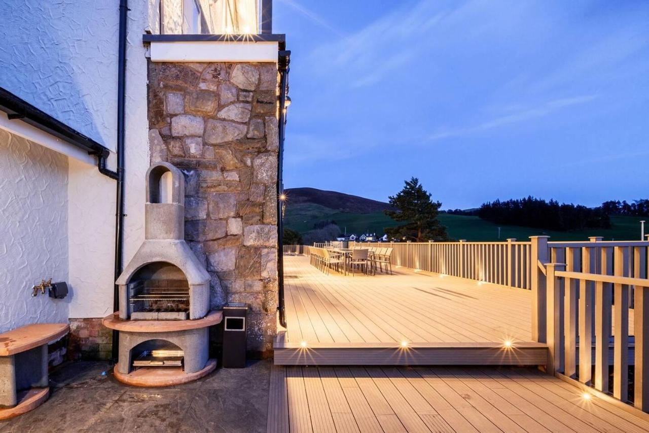 Clwyd Gate Manor Pool Sauna Hottub Cave Wales รูธิน ภายนอก รูปภาพ