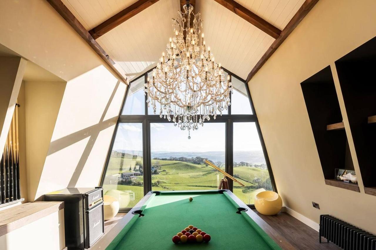 Clwyd Gate Manor Pool Sauna Hottub Cave Wales รูธิน ภายนอก รูปภาพ