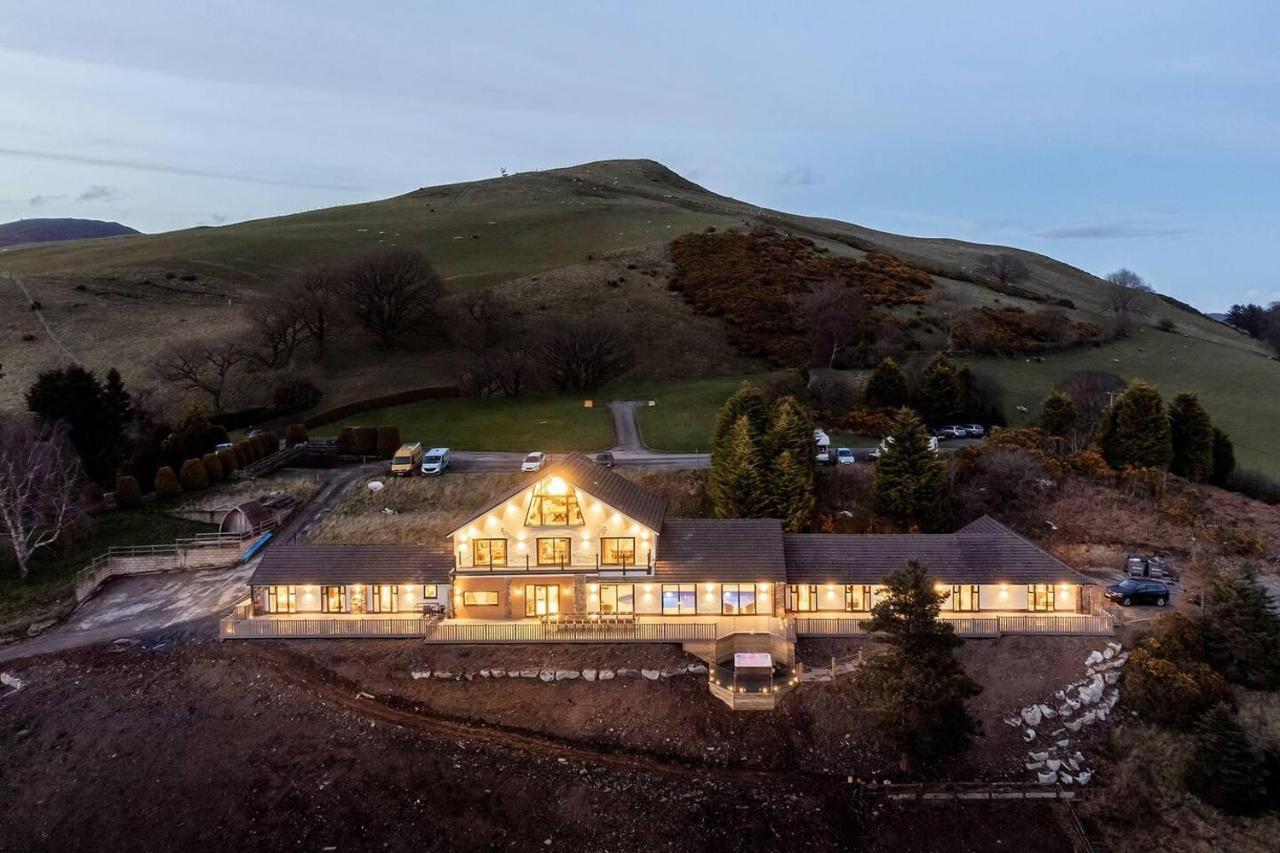 Clwyd Gate Manor Pool Sauna Hottub Cave Wales รูธิน ภายนอก รูปภาพ
