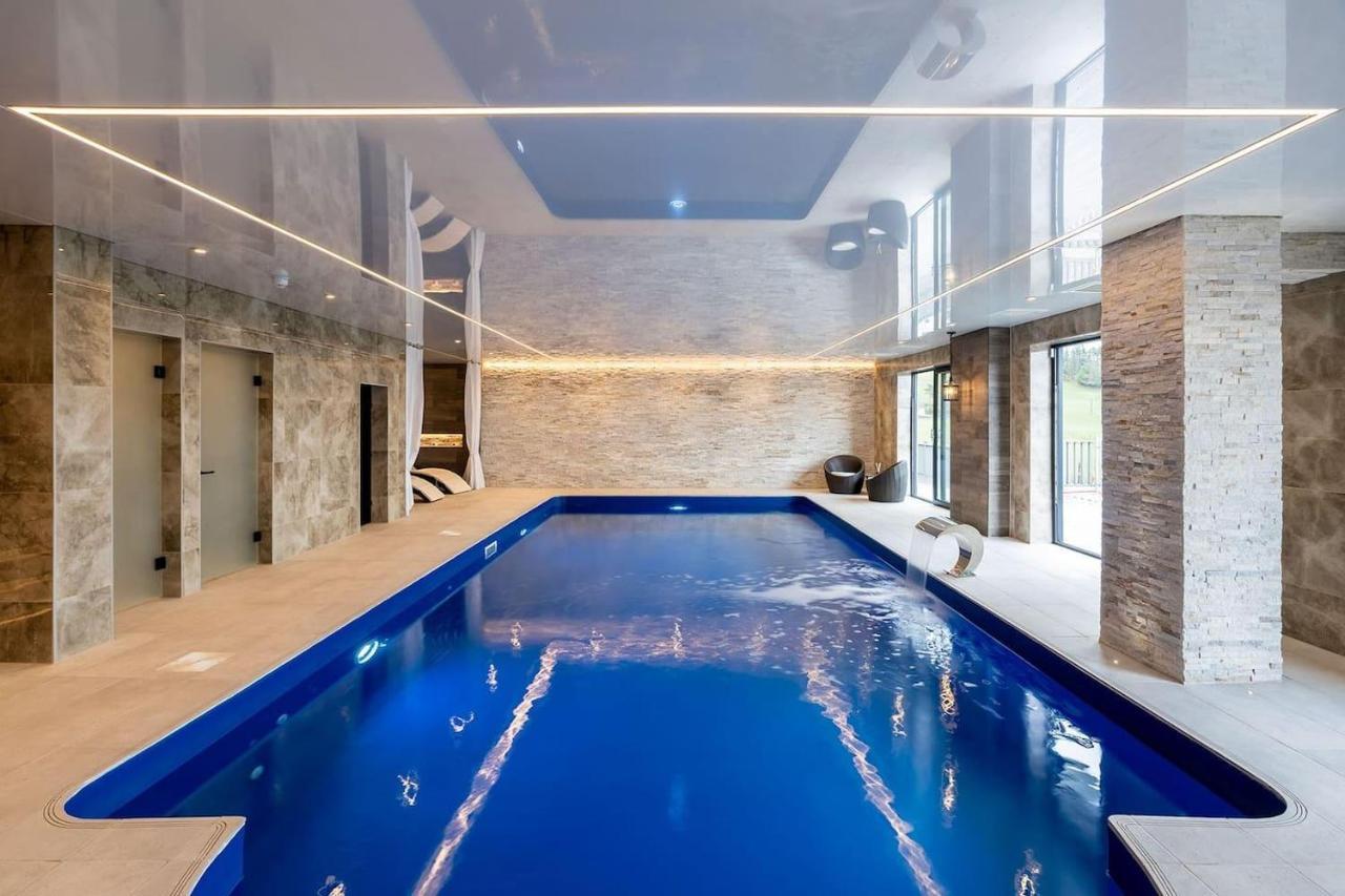 Clwyd Gate Manor Pool Sauna Hottub Cave Wales รูธิน ภายนอก รูปภาพ