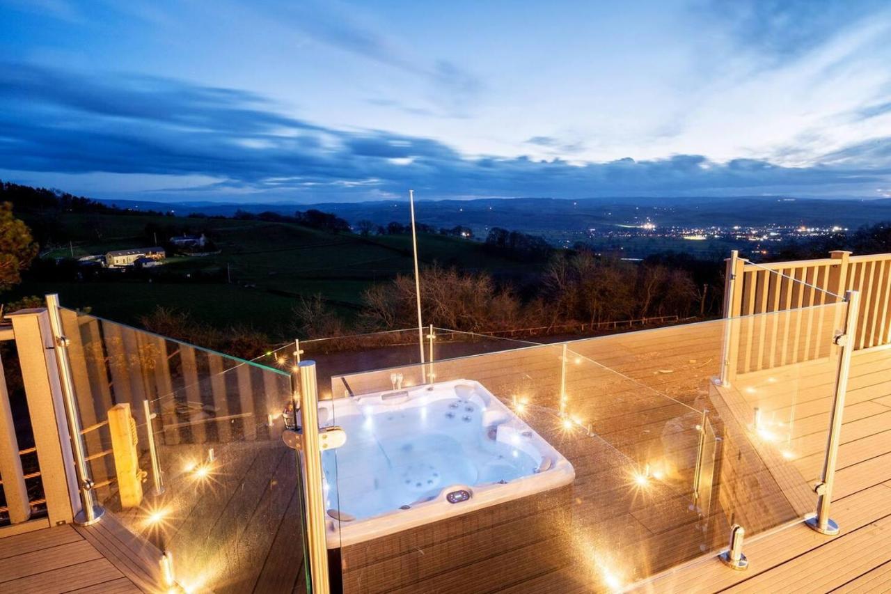 Clwyd Gate Manor Pool Sauna Hottub Cave Wales รูธิน ภายนอก รูปภาพ