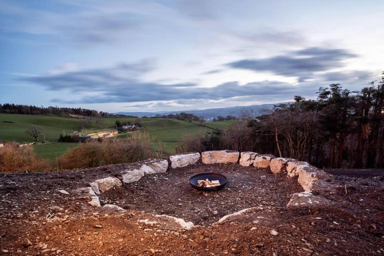 Clwyd Gate Manor Pool Sauna Hottub Cave Wales รูธิน ภายนอก รูปภาพ